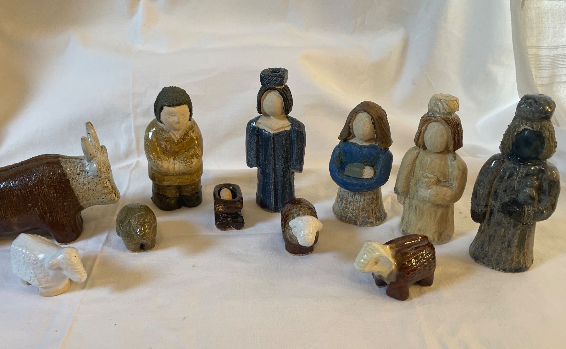 Statuette: Moderne Krippenfiguren aus Ton – Usato da Kleinlützel venduto da Schatzkiste_Laufen 1