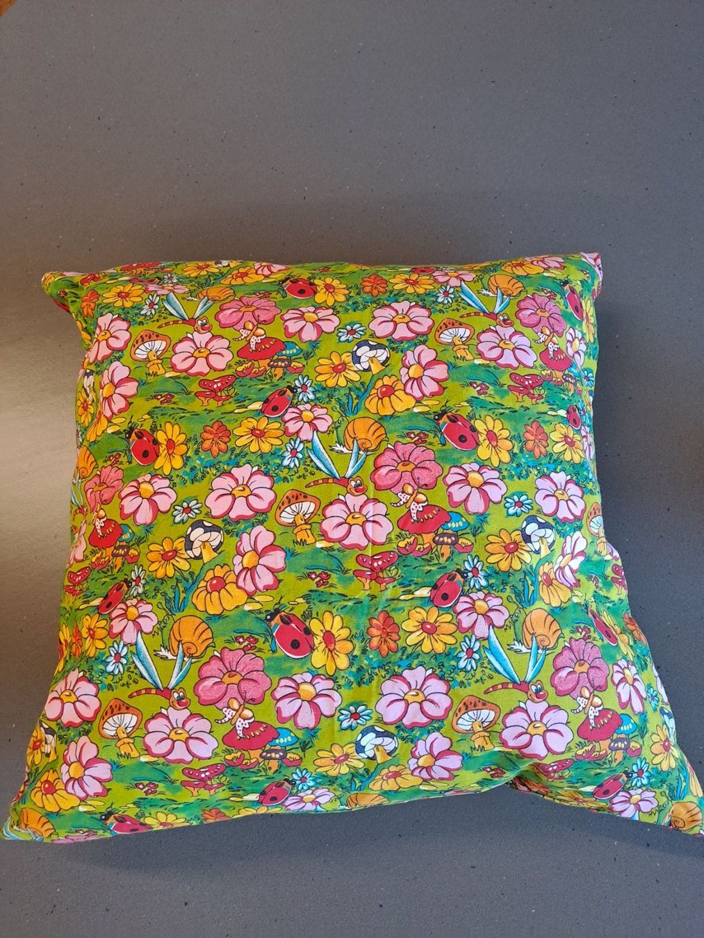 Coussins: Kissen mit Blumen – Neuf avec emballage d'origine à Werthenstein par Sublix 5