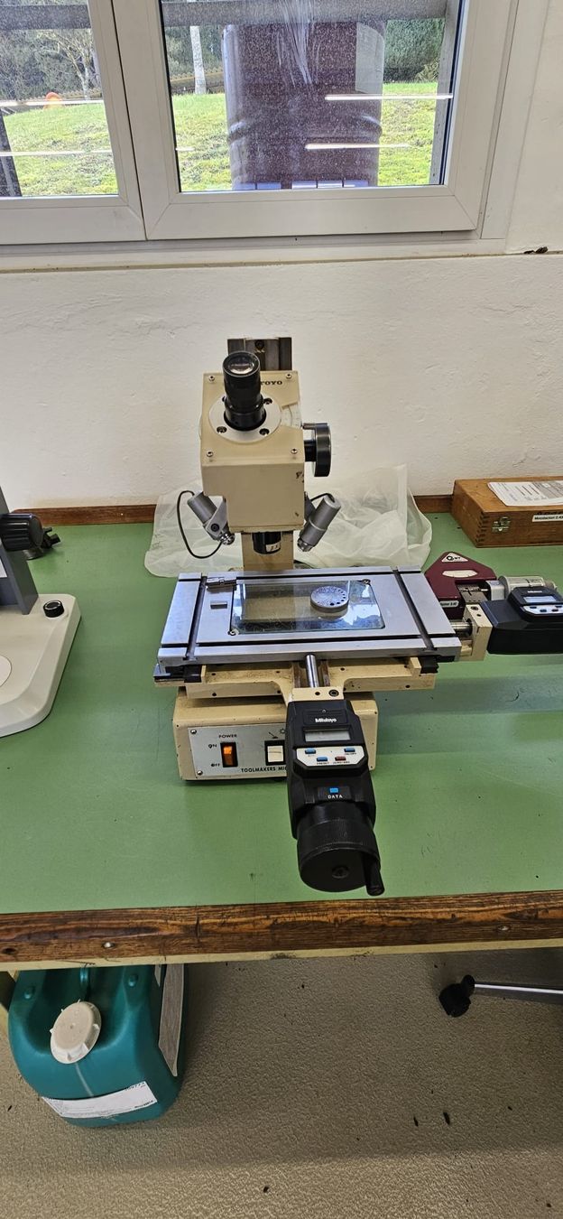 Mitutoyo toolmaker microscope (Gebraucht) in Grenchen für CHF 450 – nur ...