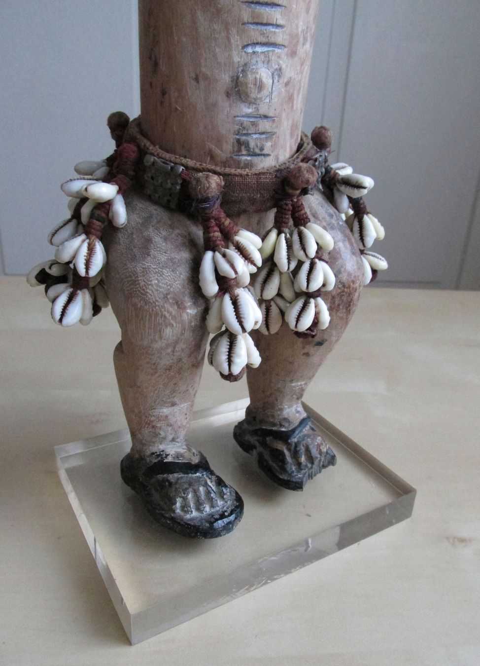 Sculture & Statue: Frauenfigur aus Holz auf Plexiglaspodest / Afrika – Usato da Winterthur venduto da mat_q5d5 9