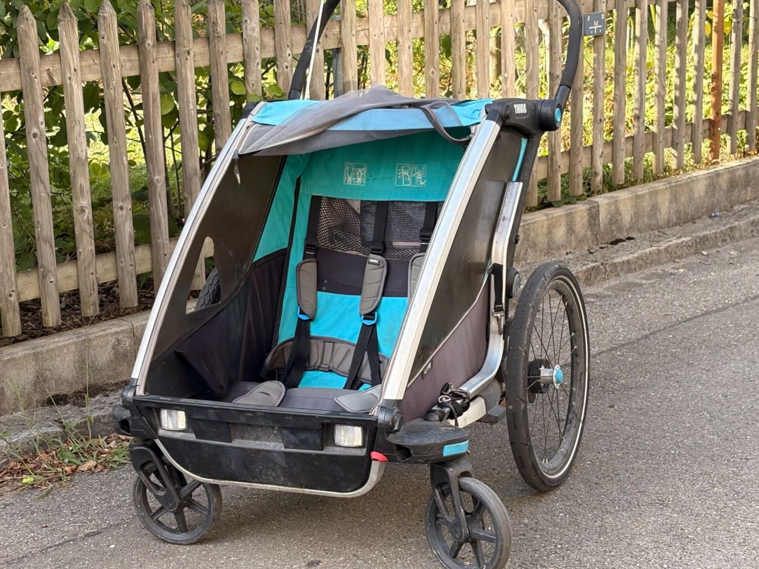 Thule Anhänger: Thule Chariot Lite 2 inkl. Kupplung und Achse – Gebraucht aus Bern von TSB01