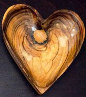 Handgefertigte Holzschale in Herzform - Dekoration ❤️