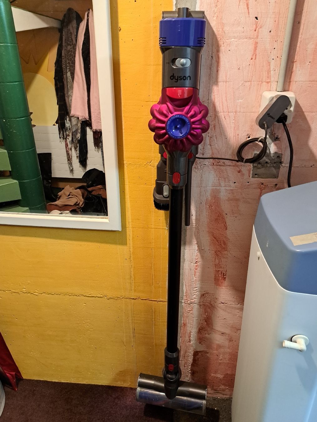 Dyson Aspirateurs & Accessoires: dyson v8 – D'occasion à Seengen par Allshop1 4
