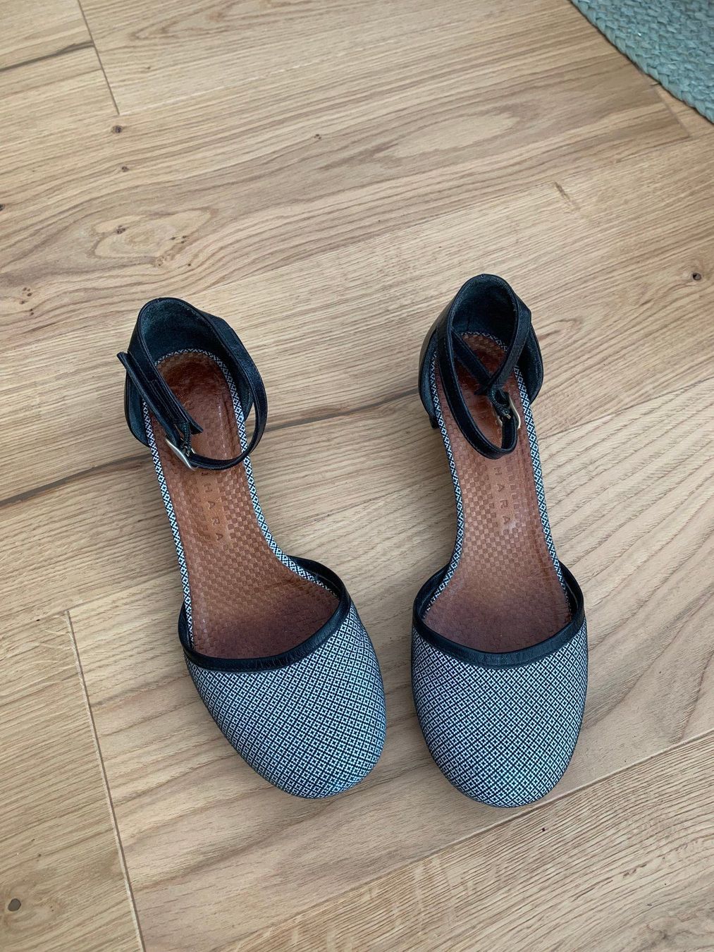 Chie Mihara Scarpe da donna: Chie Mihara Pumps Gr. 38 – Usato da Thun venduto da Crown7