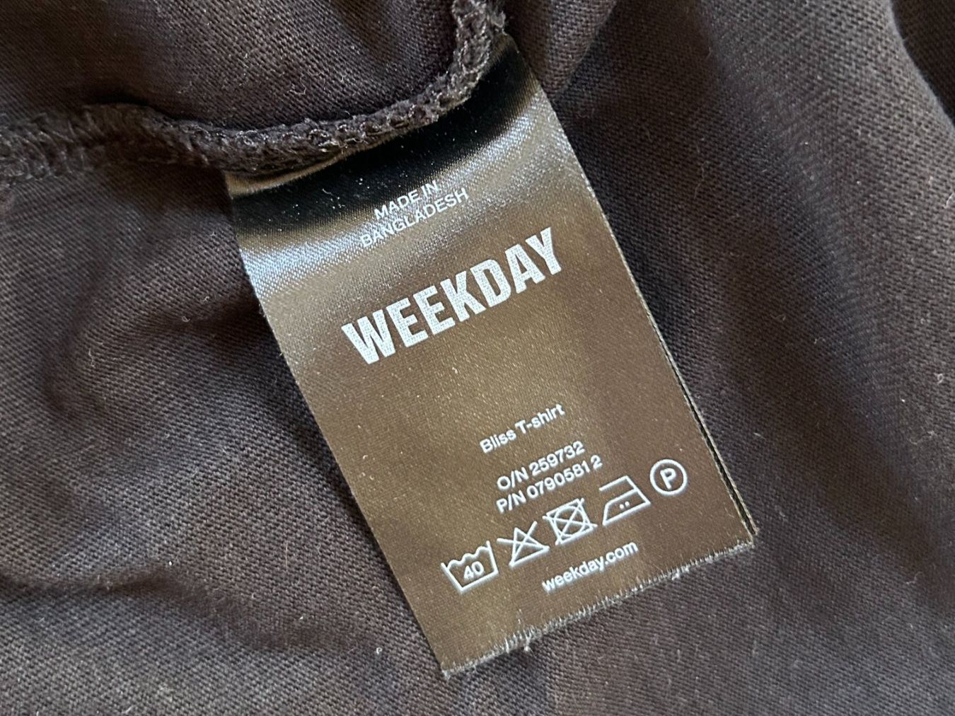 Weekday T-shirts: Weekday T-Shirt – D'occasion à St. Gallen par look-twice 4