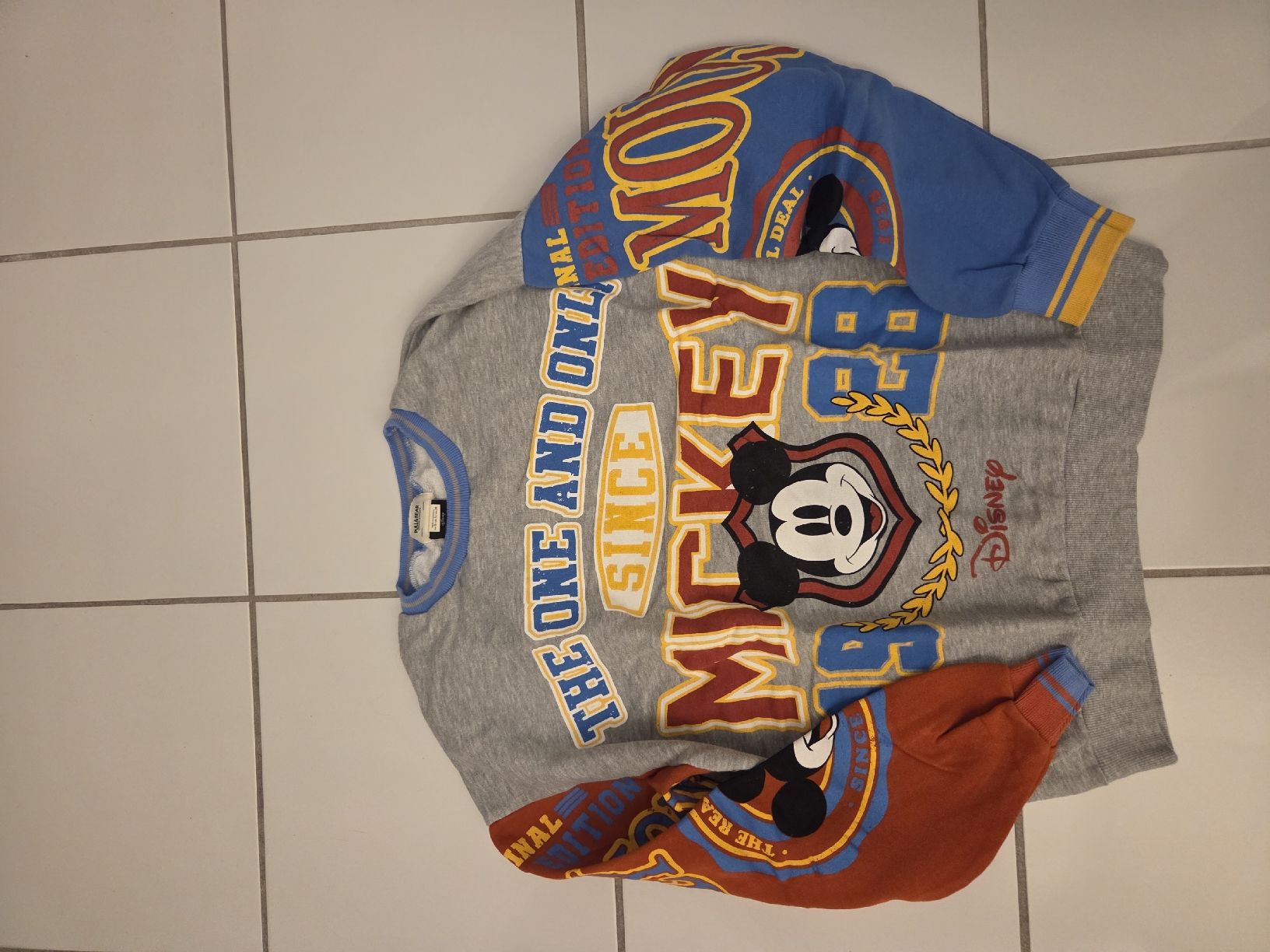 Pulls & Sweat-shirts: Pullover Mickey Mouse – D'occasion à Unterkulm par Manubasso