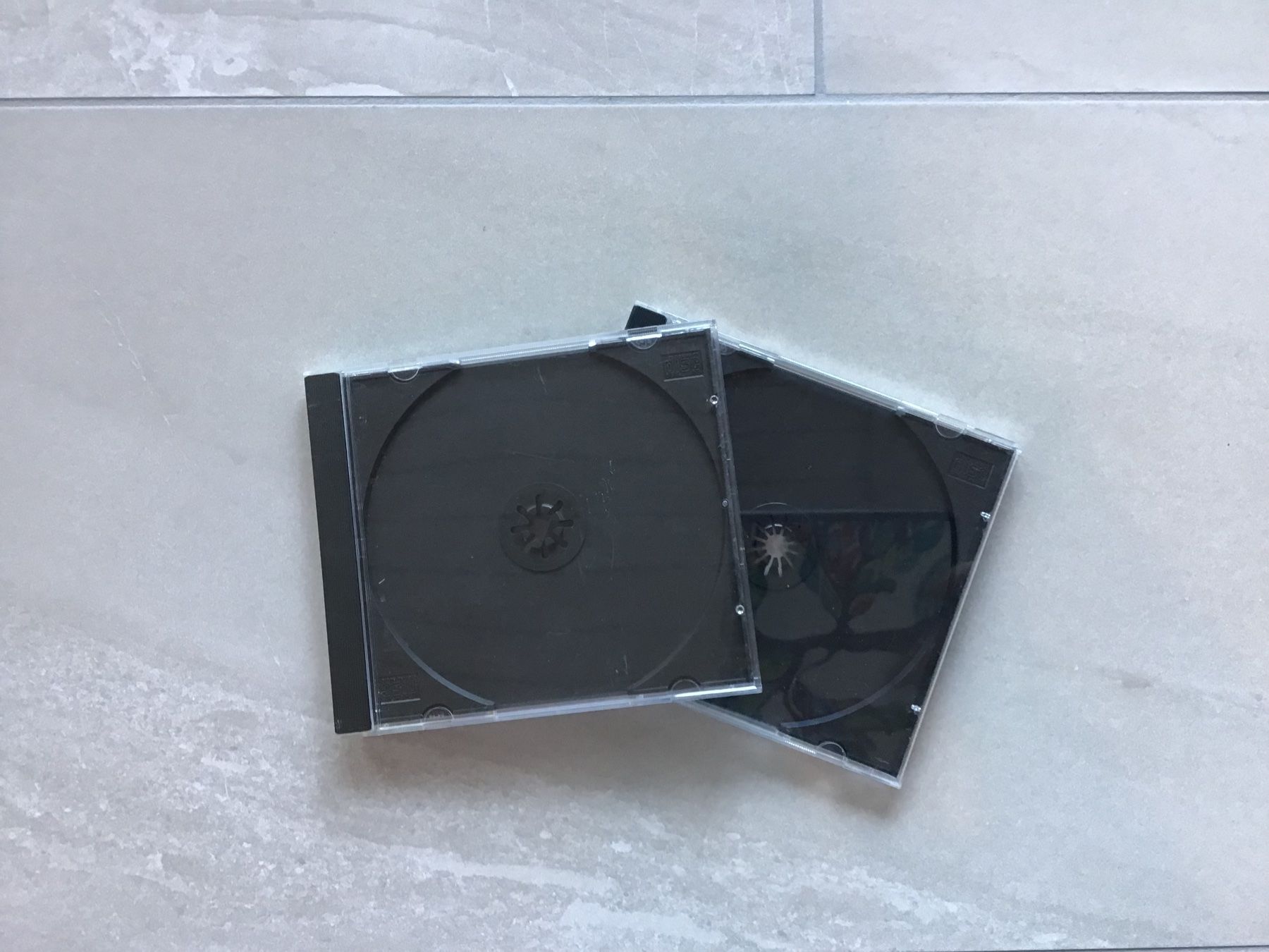 CD: CD Hülle 2-er Set schwarz normale Dicke – Usato da Giswil venduto da Pingu109