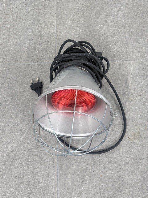 Radiateurs: Wärmestrahler mit Wärmelampe – D'occasion à Wegenstetten par 1a_ware