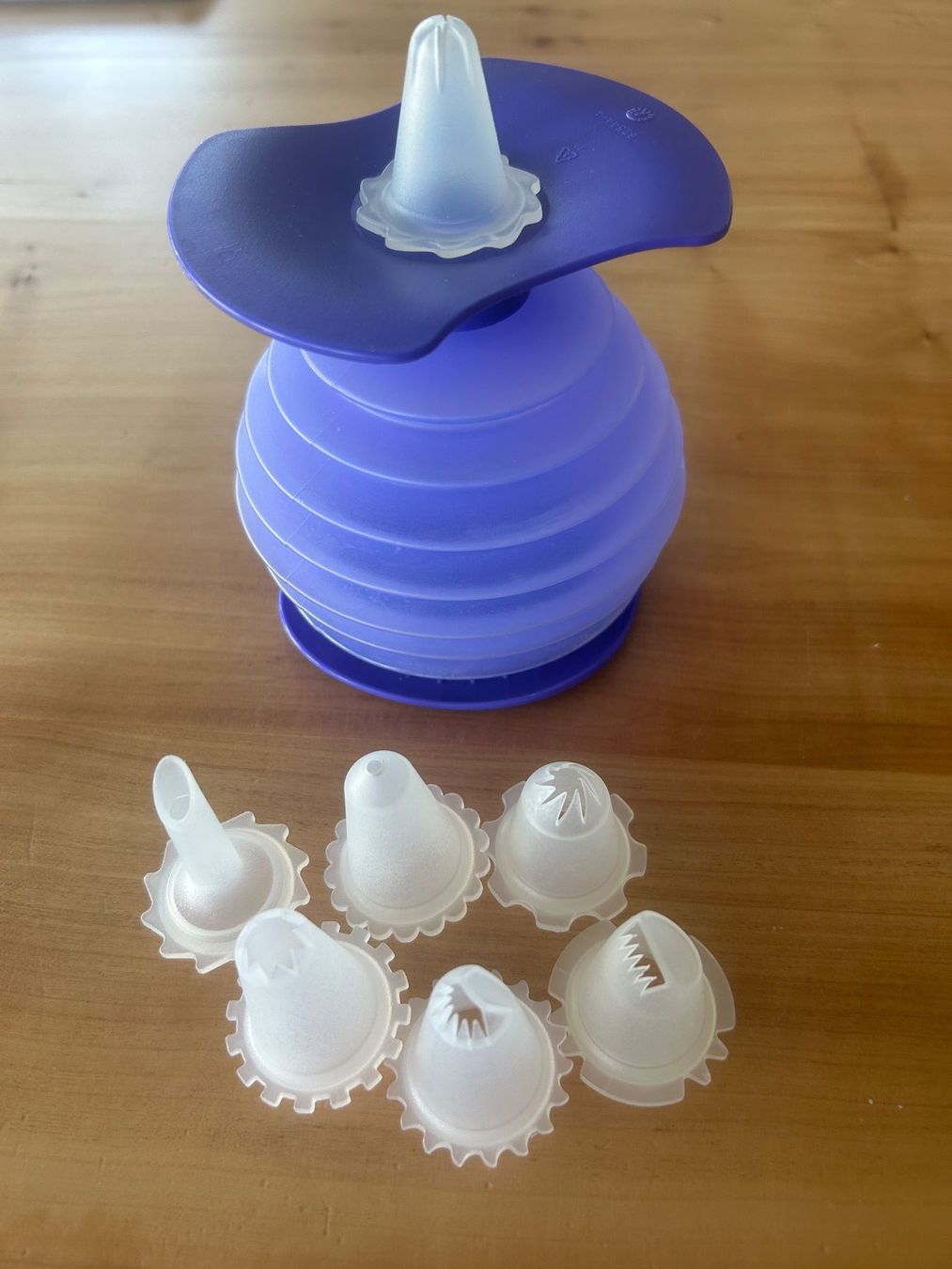Tupperware Elettrodomestici da cucina: Tupperware Dekorierkugel Set  mit 6 Aufsaetzen – Usato da Kaltbrunn venduto da lagone1
