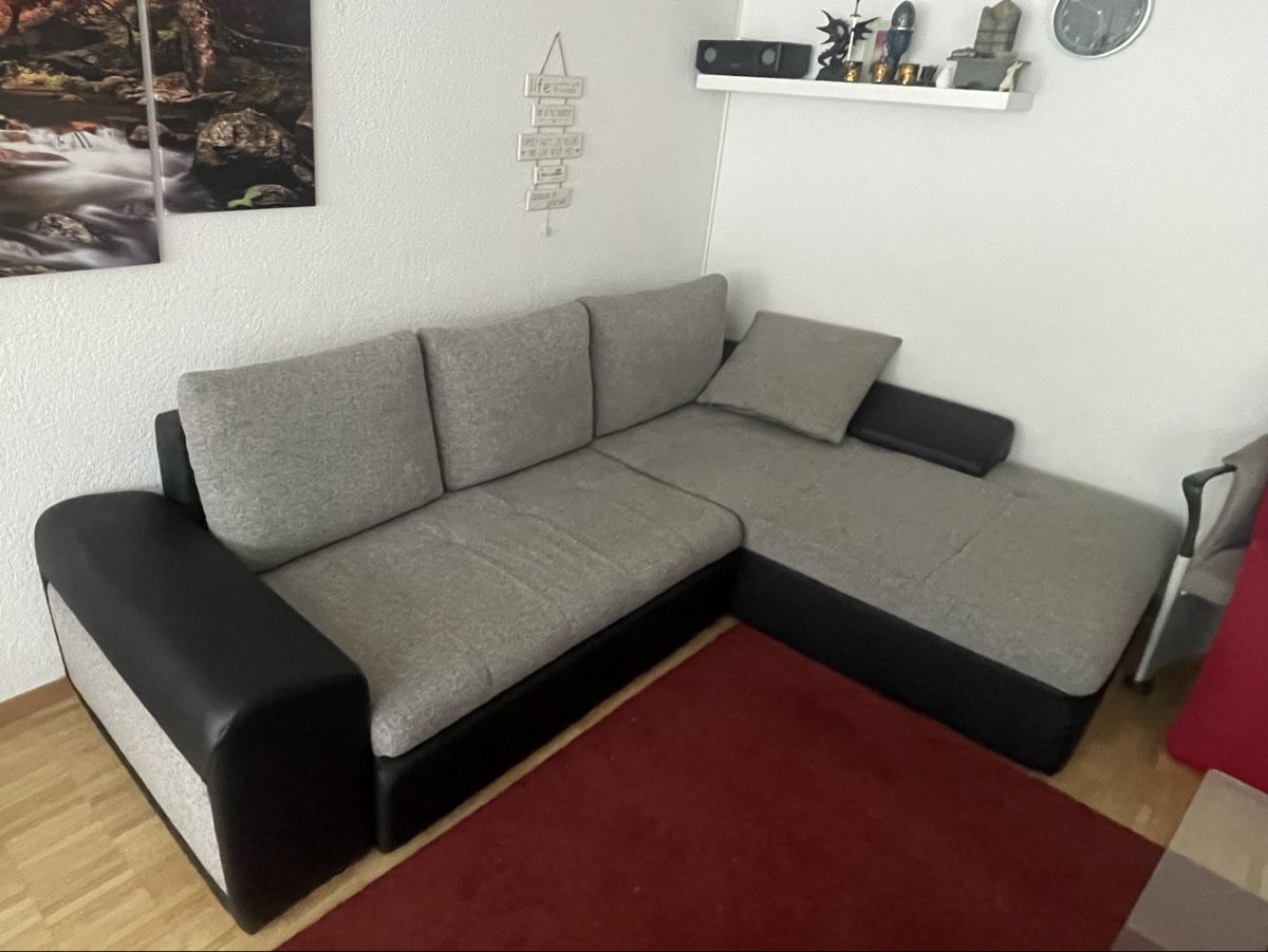 Divani: Schwarz/grau Ecksofa in gutem Zustand – Usato da Köniz venduto da rol_95zm