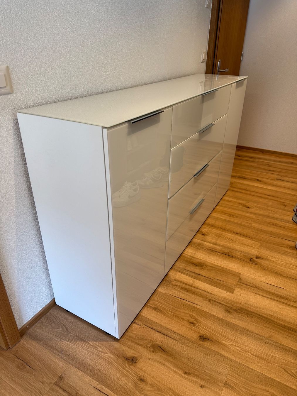 Weisse Hochglanz Kommode 1