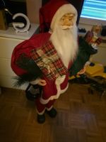 Weihnachtsmann Figur mit Laterne und Geschenken Dekoration