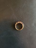 Ring mit Farbsteinen
