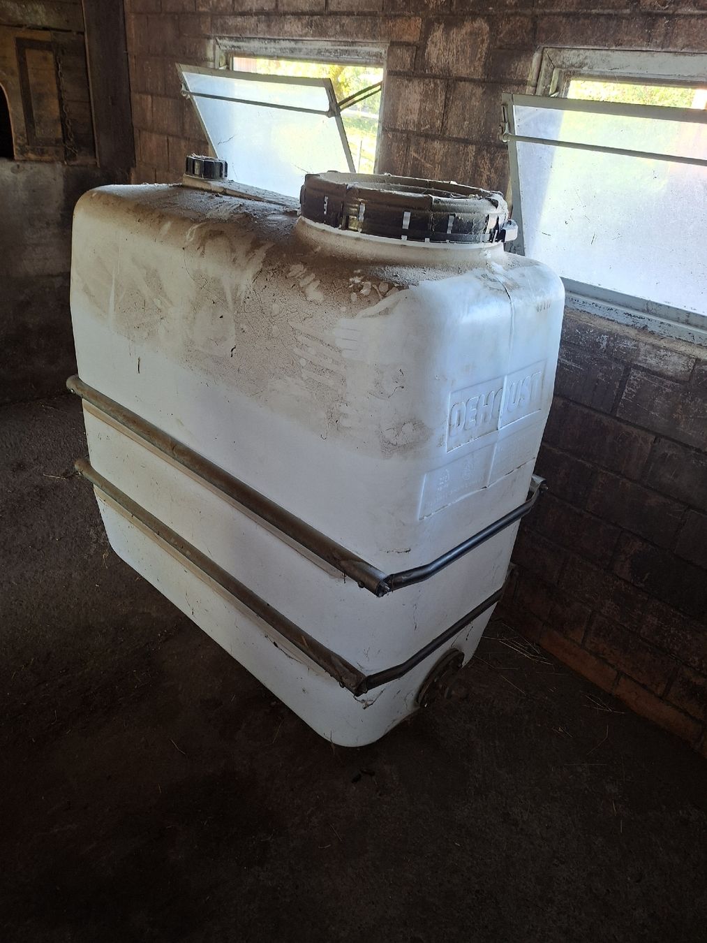 Abbeveratoi e trogoli: Wassertank 1100 Liter Domtank – Usato da Aeschau venduto da Elu2000