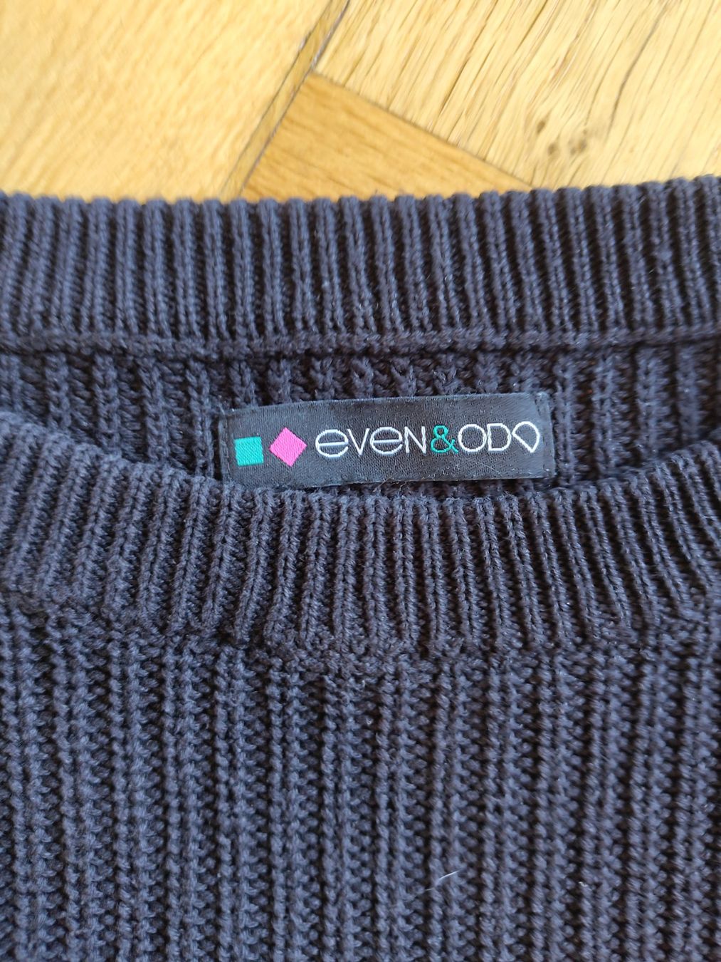 Pullover & Sweatshirts: Pullover – Gebraucht aus Bern von Linii 1