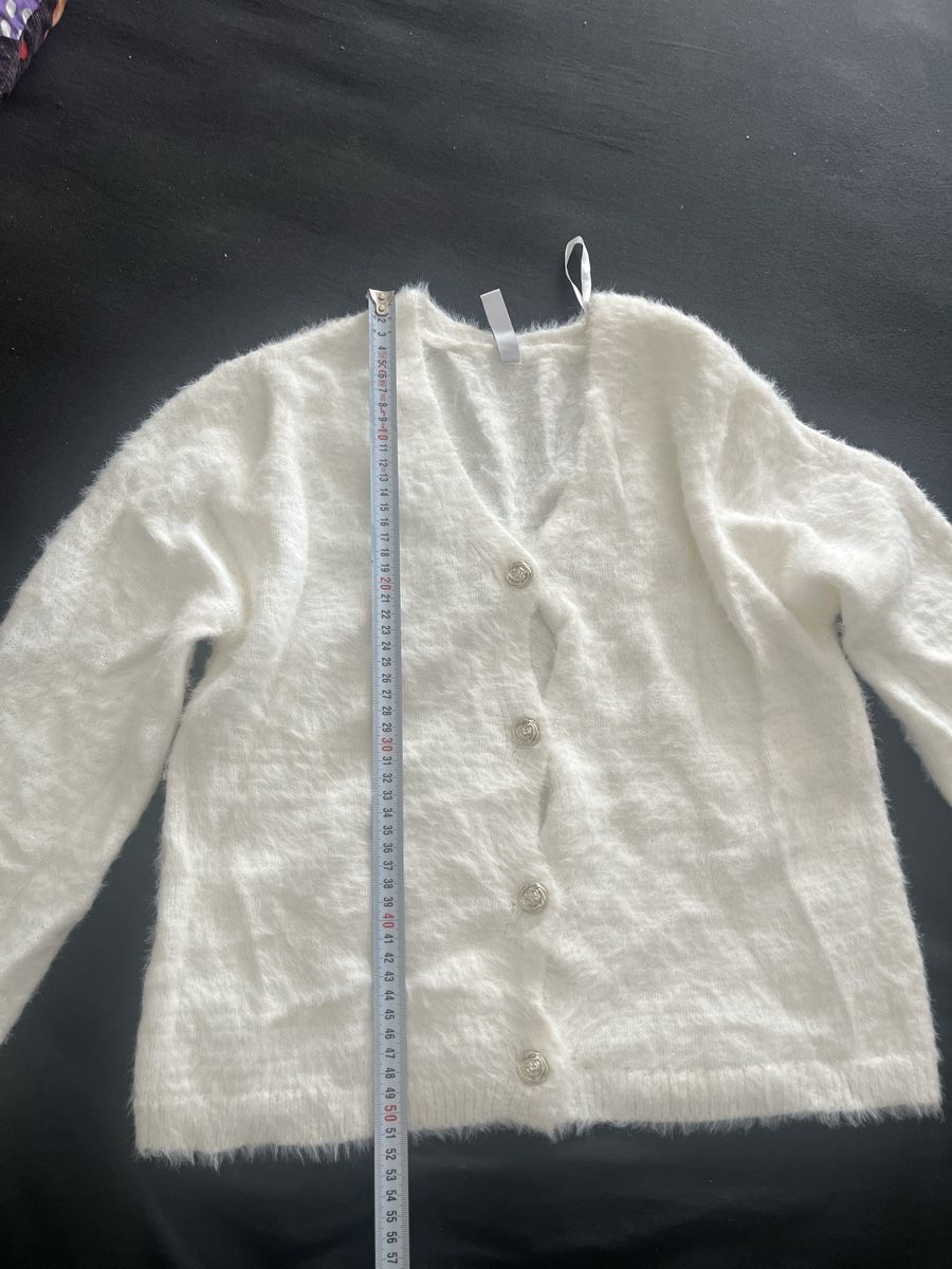 Kleiderpakete: Zwei Strickjacken oliv und weiss neu – Neu (gemäss Beschreibung) aus Olten von sae_82z2 1