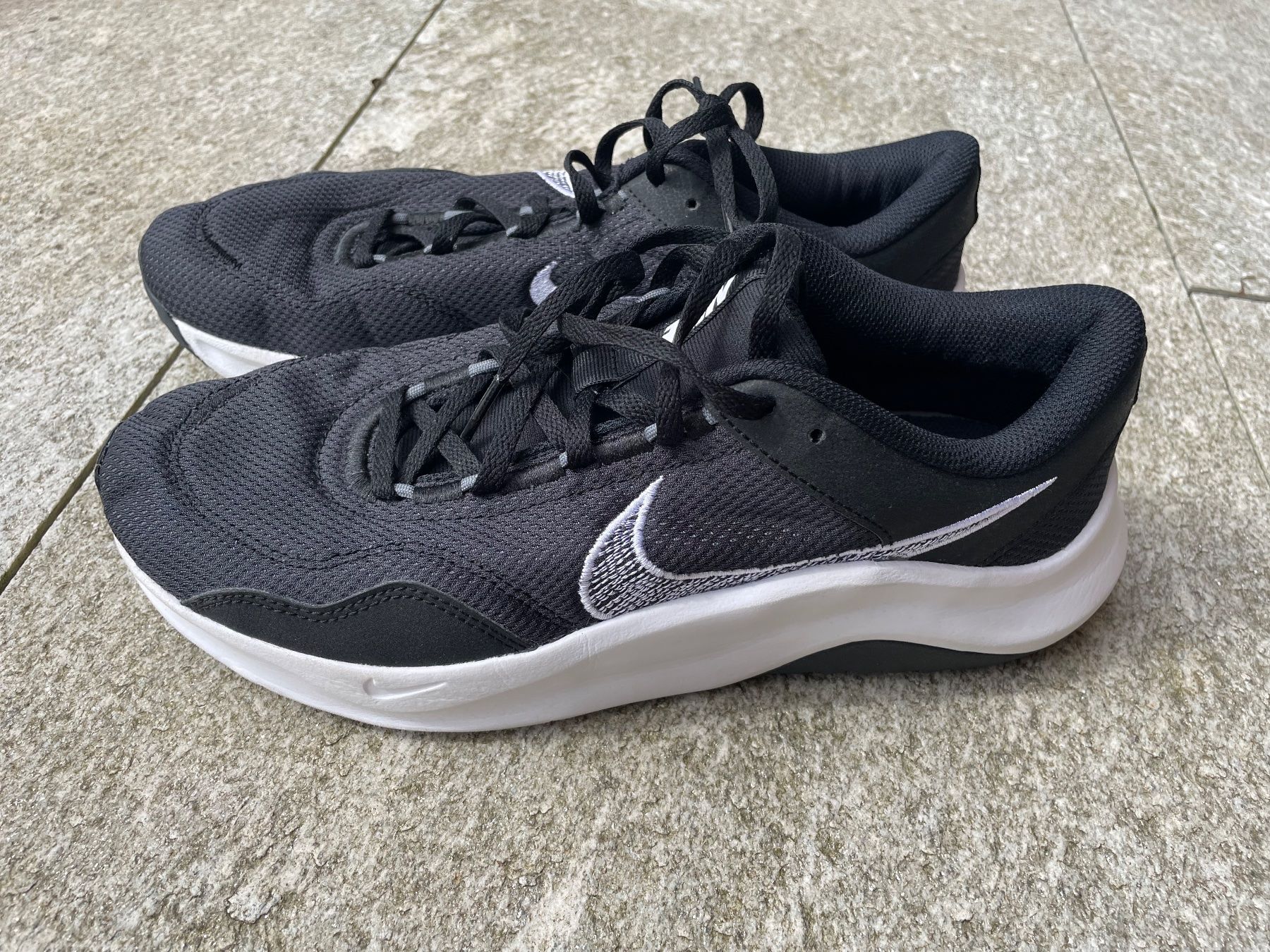Nike Scarpe da uomo: Nike Legend Essential 3 Gr. 43 – Nuovo (secondo la descrizione) da Uster venduto da scp25