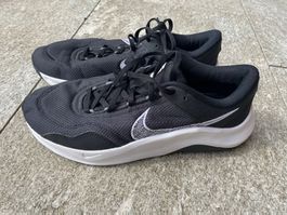 Nike Legend Essential 3 Gr. 43