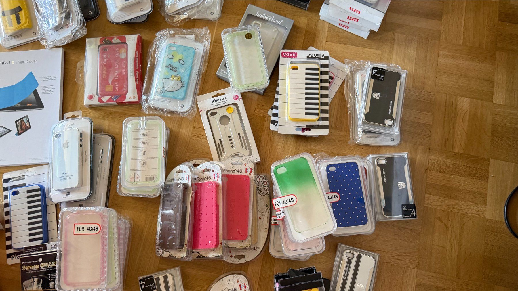 Coques & Protection écran: Lot 70 coques iPhone 4 / 4S + protections écran – D'occasion à Genève par dkr_j29m 5