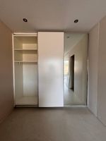 Gratis hochwertiger Kleiderschrank (Schreinerarbeit)
