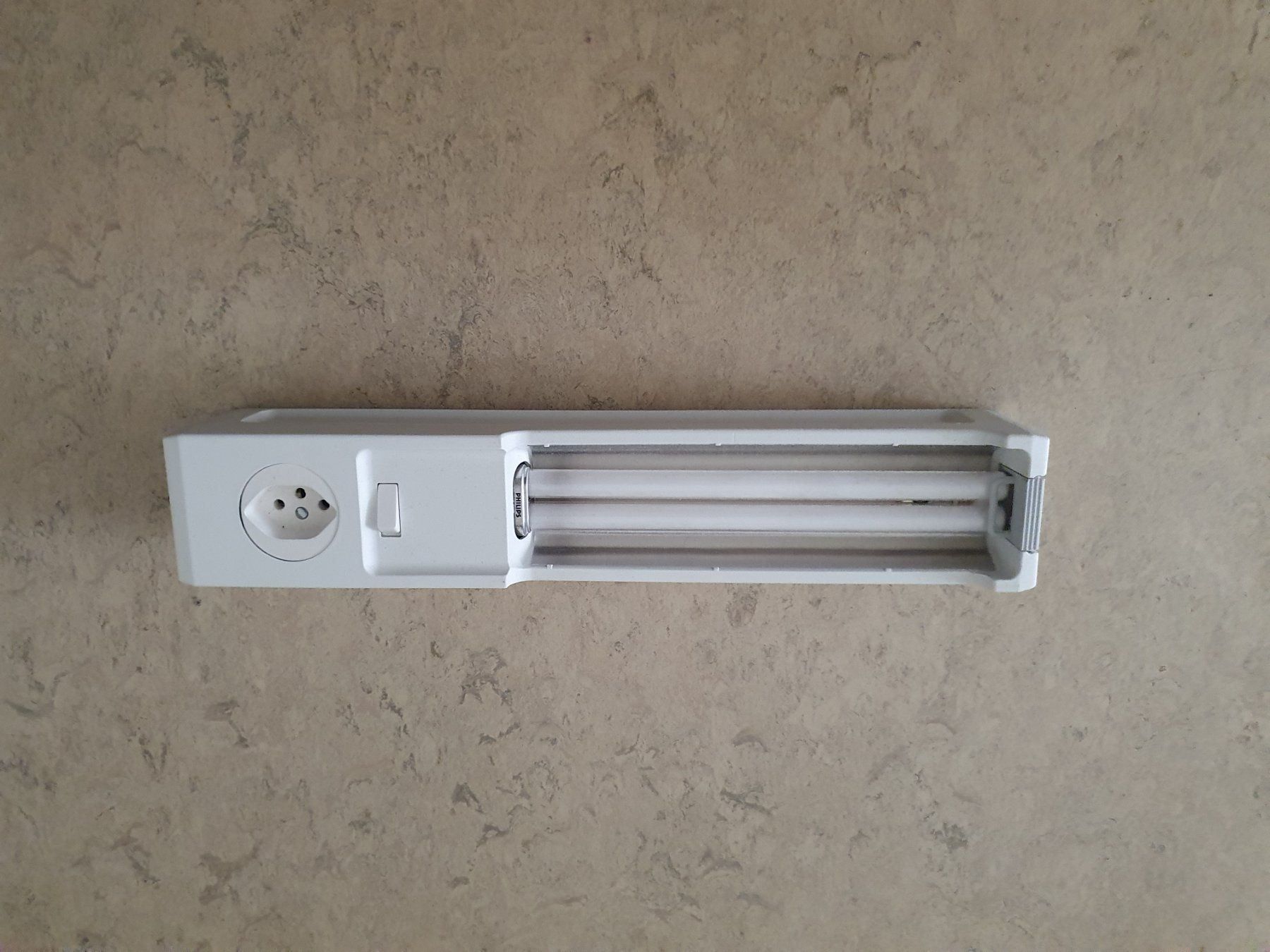 Lampen: Beleuchtung mit Steckdose – Gebraucht aus Dottikon von damianolucia98