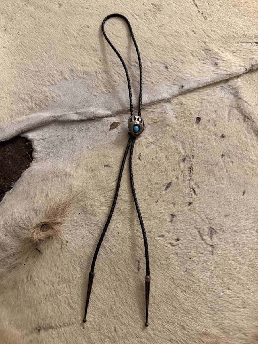 Colliers: Native American Sterling silver bear claw Bolo – D'occasion à Jona par HappyHappyHappyHappy 1