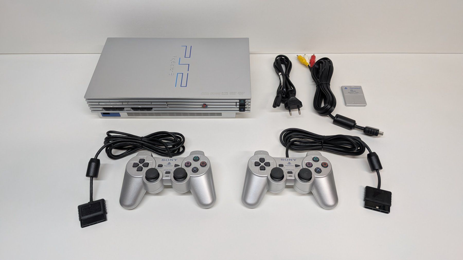 Sony Console: PlayStation 2 Fat Silver mit 2 Controller ORIGINAL – Usato da Menziken venduto da mame18