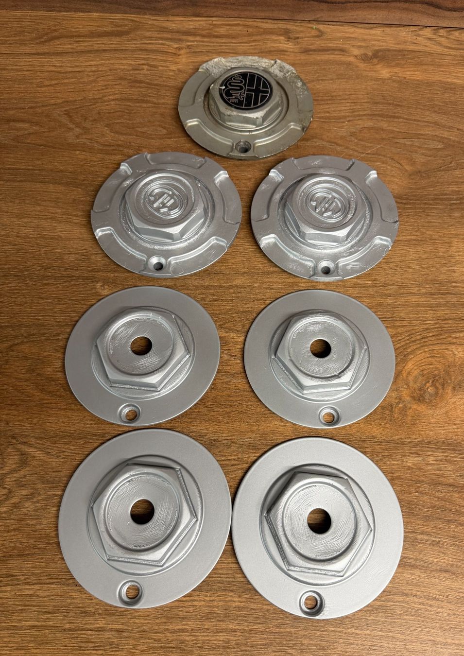 Alle Ersatzteile: Felgendeckel Nabenkappen Oldtimer C150 105 – Gebraucht aus Nussbaumen AG von olitech5415
