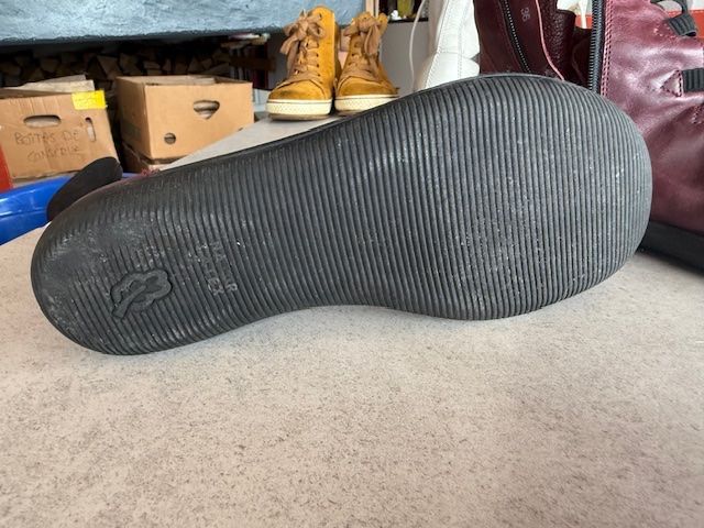 Damenschuhe: Chaussures Loint's, prix baissé – Gebraucht aus Enges von cordec 1