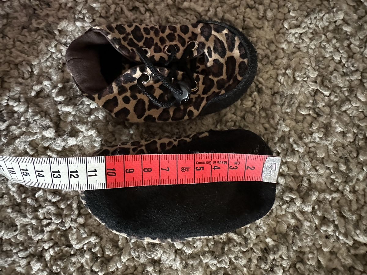 Scarpe per ragazzi: Baby-Schühchen Leopard mit Gummizug, Gr. ca. 18-19 – Usato da Schaffhausen venduto da NellyE 3