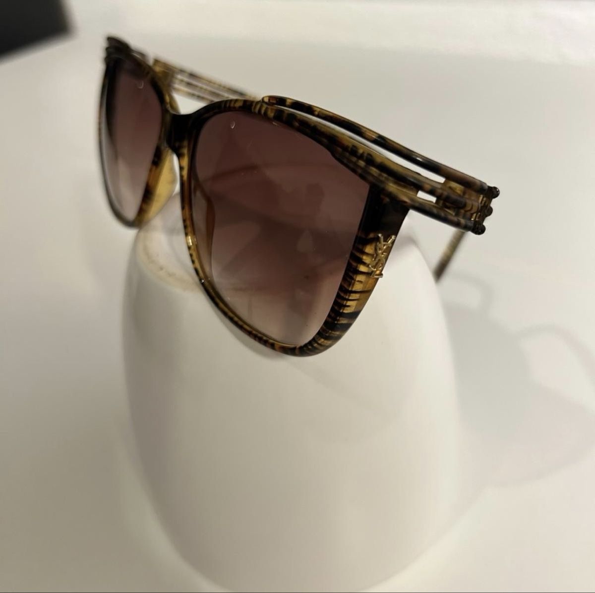 Saint Laurent Lunettes & Verres: Lunettes de soleil vintage YSL – D'occasion à St-Pierre-Clages par ste_xk6p 1