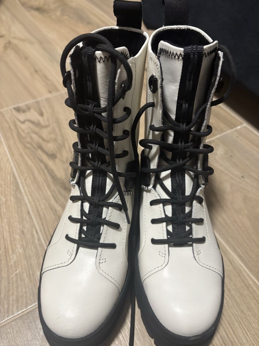 Ugg Scarpe da donna: Bottes de neige Ugg – Nuovo e nell'imballaggio originale da Chavannes-des-Bois venduto da por_bq5v 1