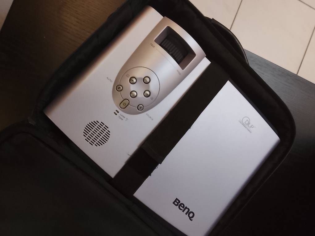 BenQ Proiettori: Beamer BENQ PB8220 – Usato da Neuhausen am Rheinfall venduto da galleria13 2