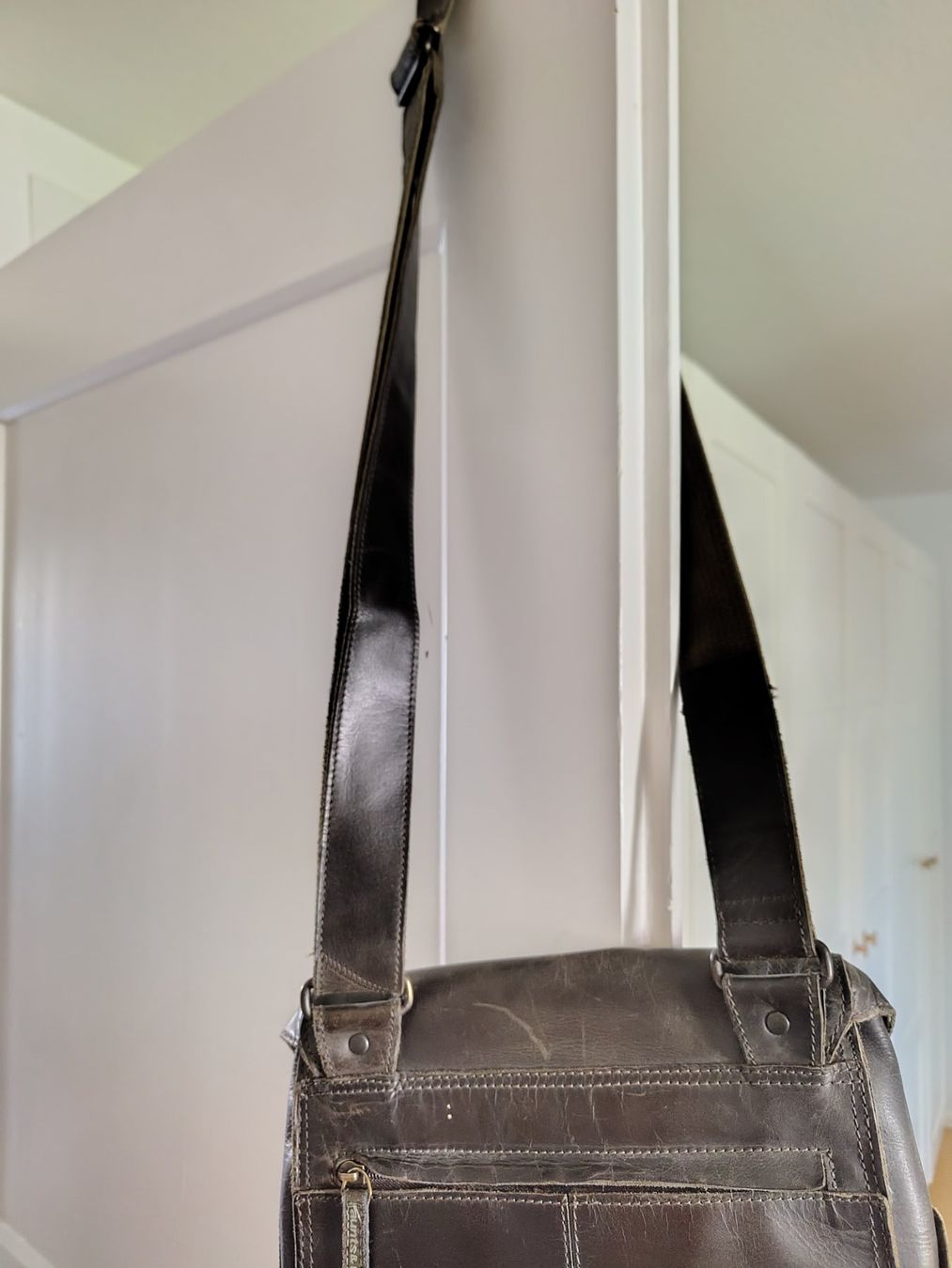 Aunts & Uncles Borse: Ledertasche von aunts and uncles – Usato da Basel venduto da ste_g9bv 4