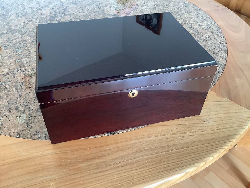 Humidore: Humidor – Neu (gemäss Beschreibung) aus Meisterschwanden von Tuerp 2