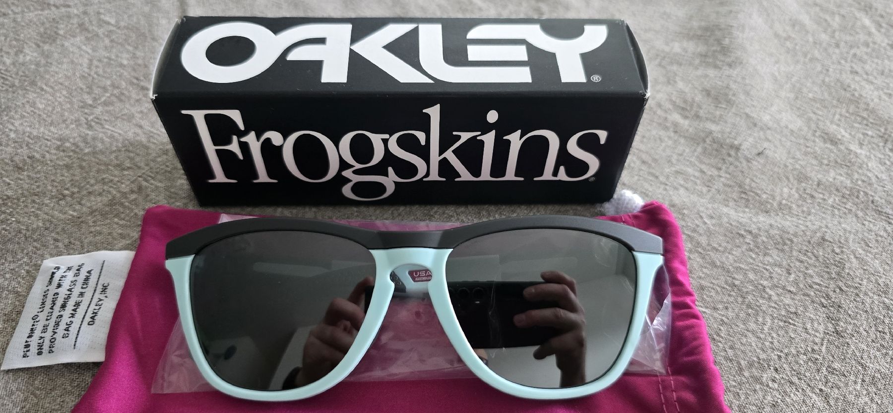 Oakley Occhiali & Lenti: Oakley Frogskins Sonnenbrille – Nuovo e nell'imballaggio originale da Möriken AG venduto da MedicineHat