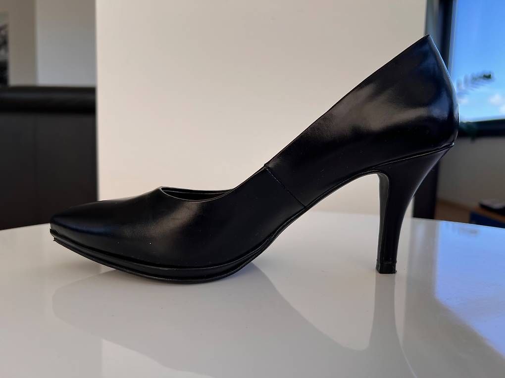 Scarpe da donna: Schwarze Schuhe Gr. 37 Colonys – Usato da Zürich venduto da cat_9qyy 3