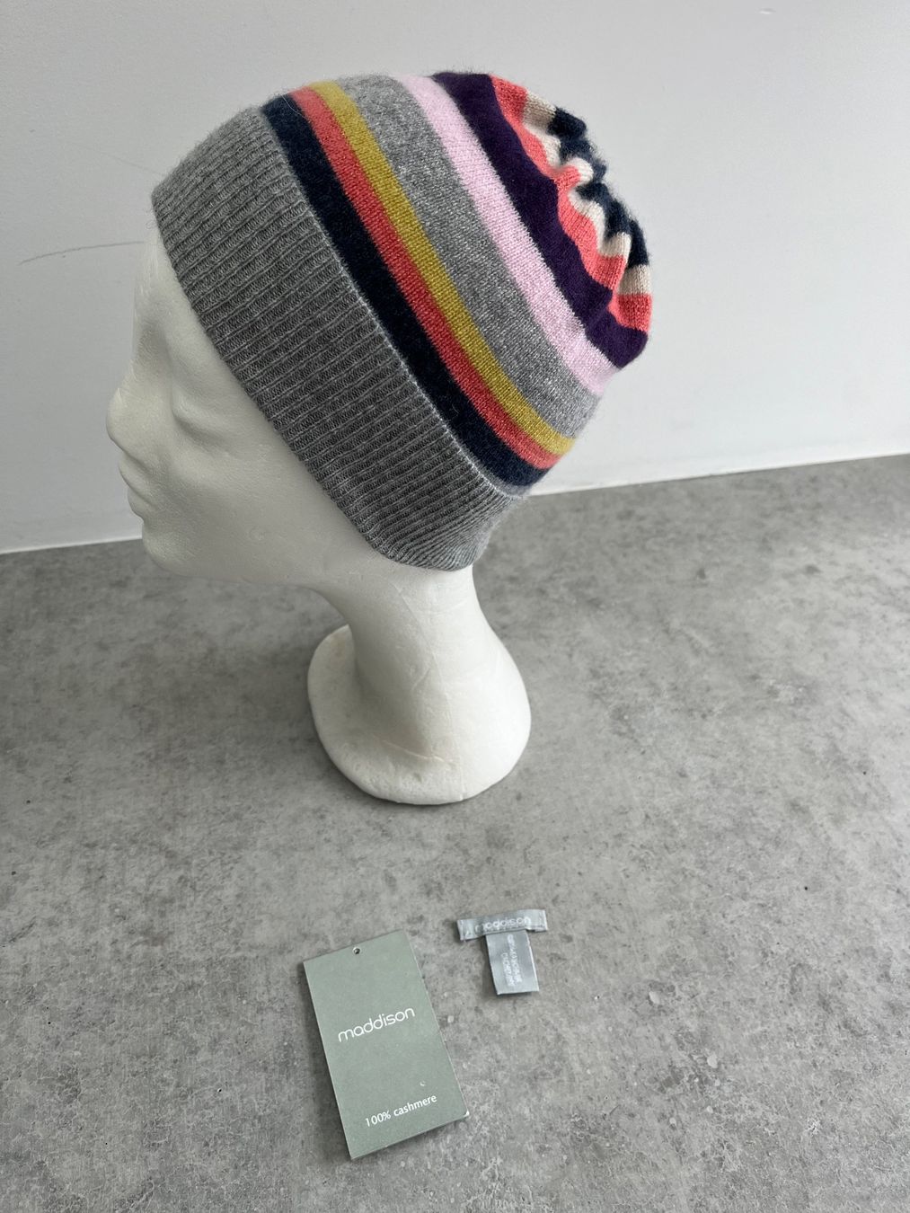 Maddison Copricapi, berretti & cappellini: 100% Cashmere Mütze MADDISON – Usato da Zollikofen venduto da spunk65 1