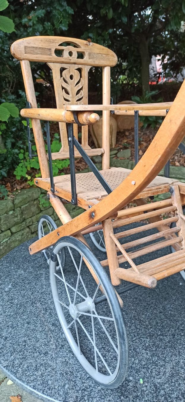 Carrozzine: Kinderwagen Holz – Usato da Luzern venduto da Hherger 1