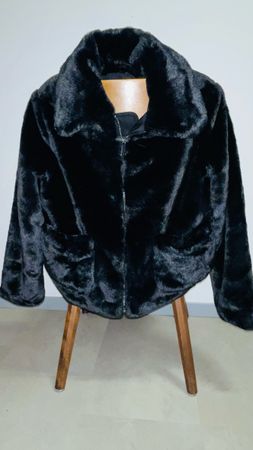 Schwarze Kunstfell, Samt Jacke, C&A,  Gr. M, Kuschelig Warm