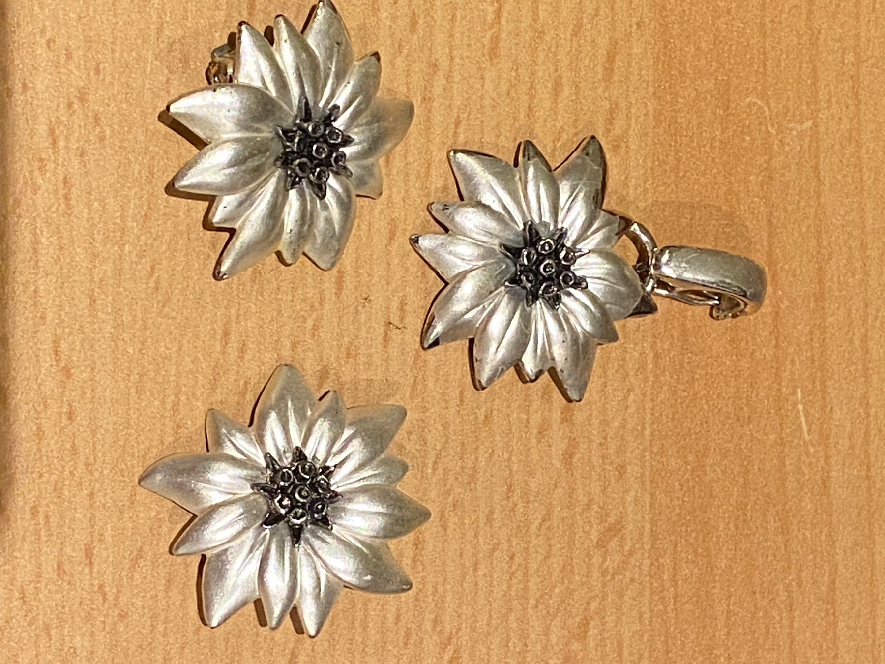 Edelweiss Orecchini pendenti & Orecchini a lobo: Edelweiss set – Usato da Liestal venduto da Goldart