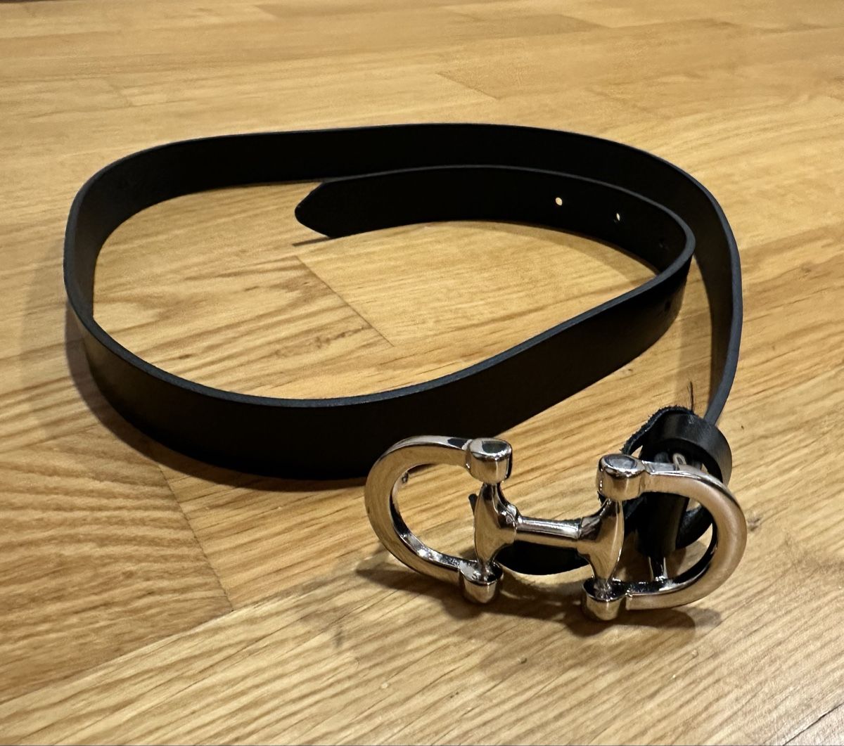 Massimo Dutti Cinture: NEW Massimo Dutti Elegant Black Leather Belt Silver Buckle – Nuovo (secondo la descrizione) da Stäfa venduto da gra_d5rt 2