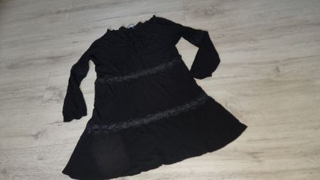 Schwarzes Kleid mit Spitze, Gr. S zara
