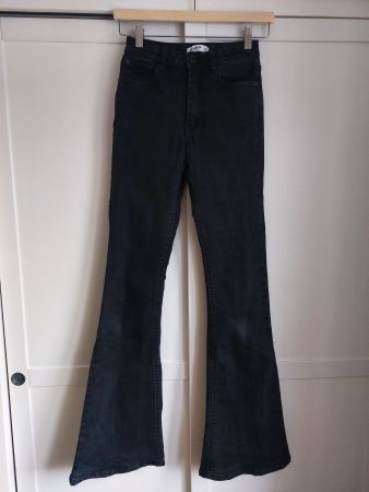 Schwarze Pull&Bear Schlaghose Flared Jeans Grösse 34