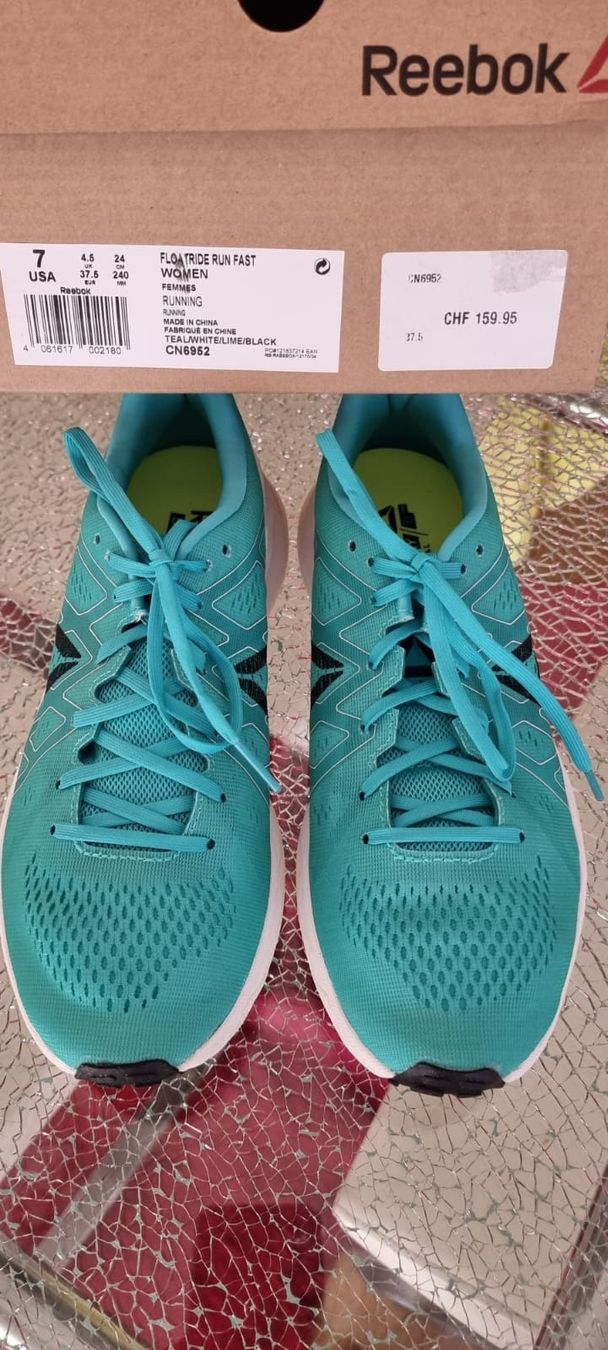 Reebok Scarpe da donna: Reebok Gr. 37.5 – Nuovo e nell'imballaggio originale da Luzern venduto da Edii025