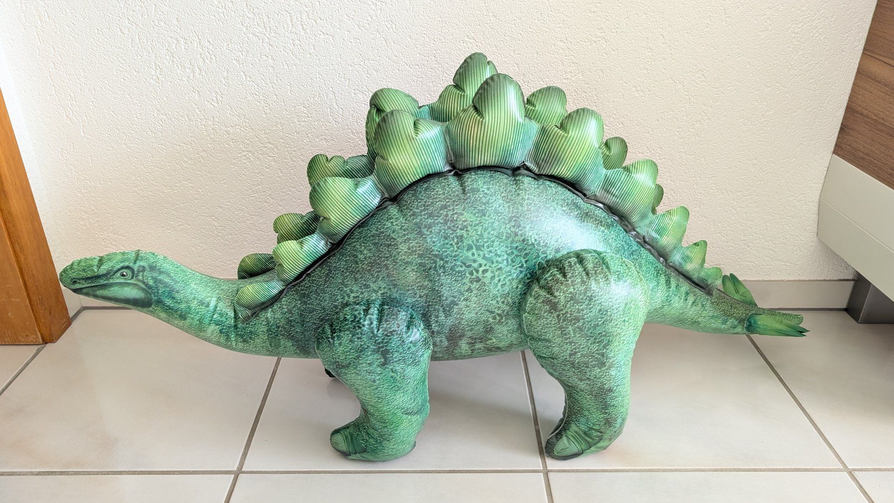 Alle Dekorationen: Aufblasbarer Stegosaurus – Gebraucht aus Oberwil-Lieli von meipa3000