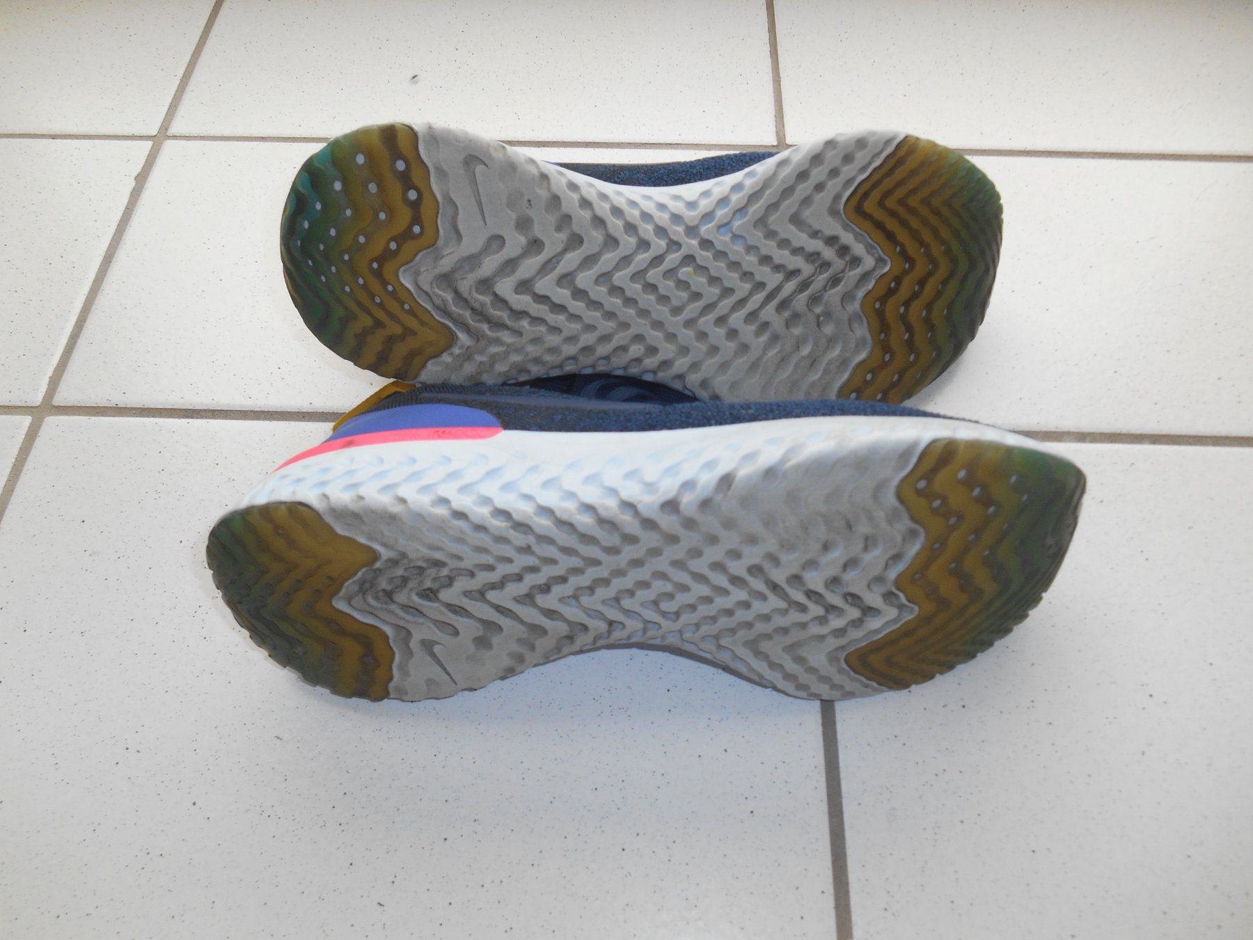 Nike Damenschuhe: Nike React Flyknit Damen Laufschuh Grösse 39 – Gebraucht aus Basel von fafa68 5