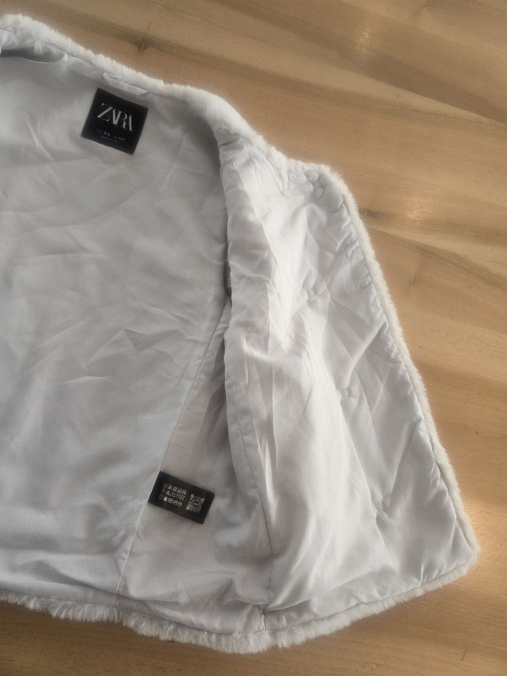 Zara Altro abbigliamento per bambina: Zara Kunstfell Weste Gr.130 – Nuovo (secondo la descrizione) da Rorschacherberg venduto da Olgamedved 5