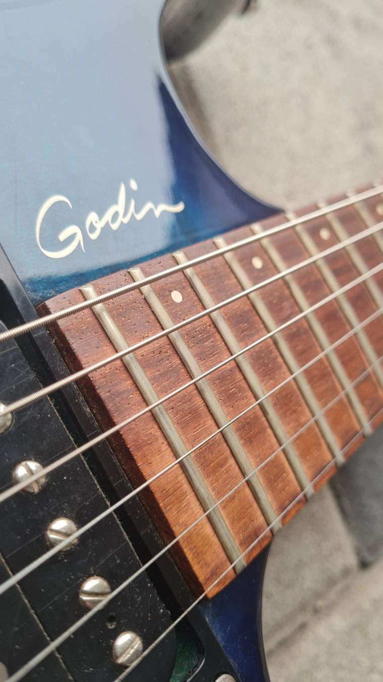 Godin Strumenti musicali: Godin / E-Gitarre / Gitarre / Freeway Classic / Canada/blau – Usato da Safenwil venduto da Husqi2000 7