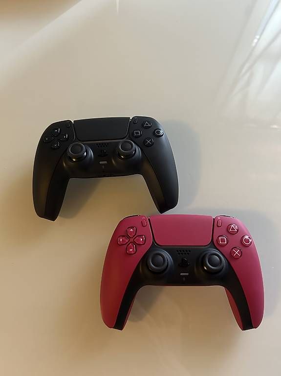 Controller: 2x PS Dualsense Controller mit Ladestation – Gebraucht aus Müllheim Dorf von castor29